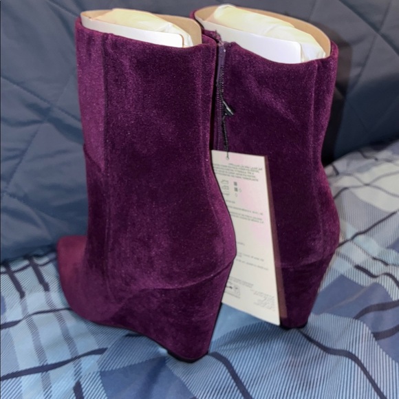 NWT Elegant Dark Purple Zip Up Velvet Mod-Shaft Boots size 7 - Picture 4 of 7
